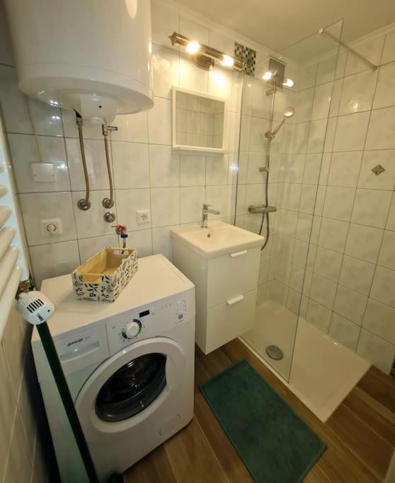 Apartma Juli Zirovnica Eksteriør bilde