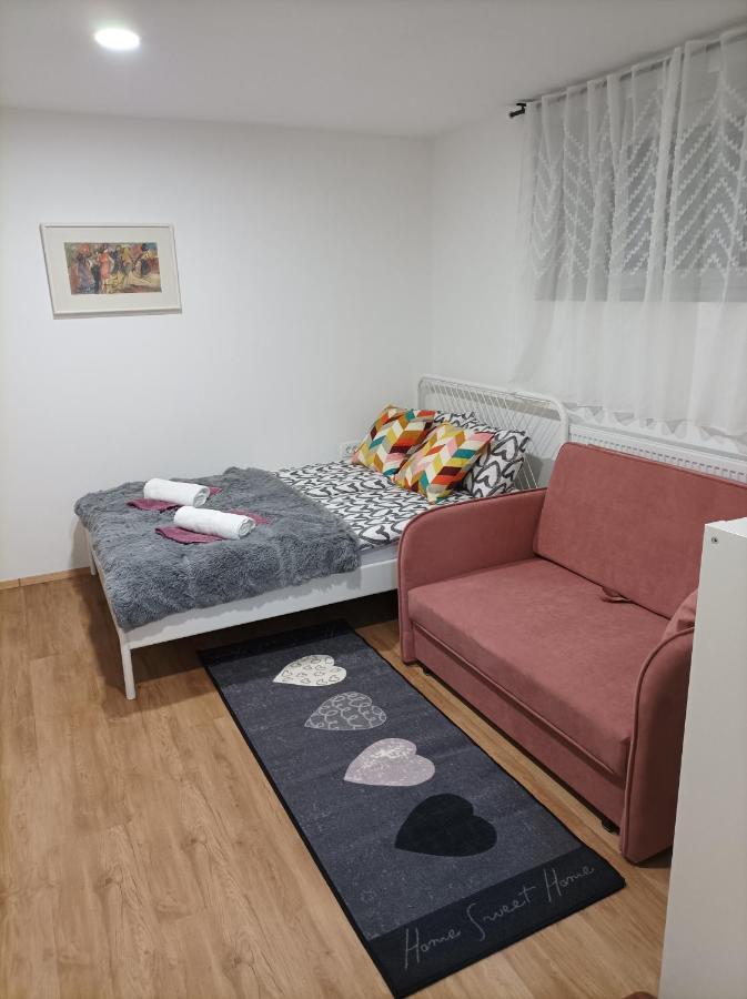 Apartma Juli Zirovnica Eksteriør bilde